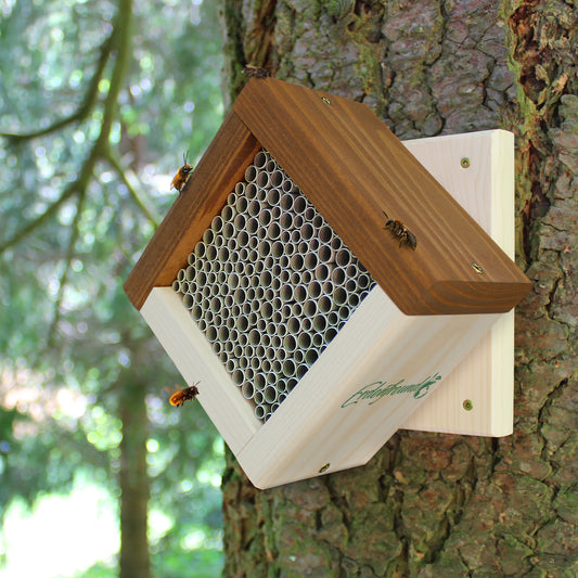 Wildbienenhotel mit Wandhalterung